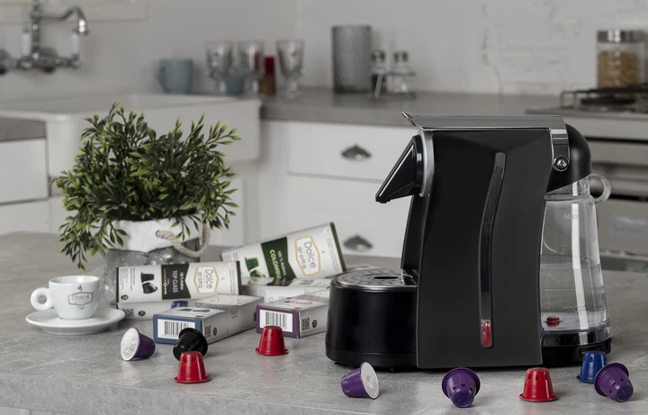 Капсульная кофеварка Zoe, черная, тип Nespresso